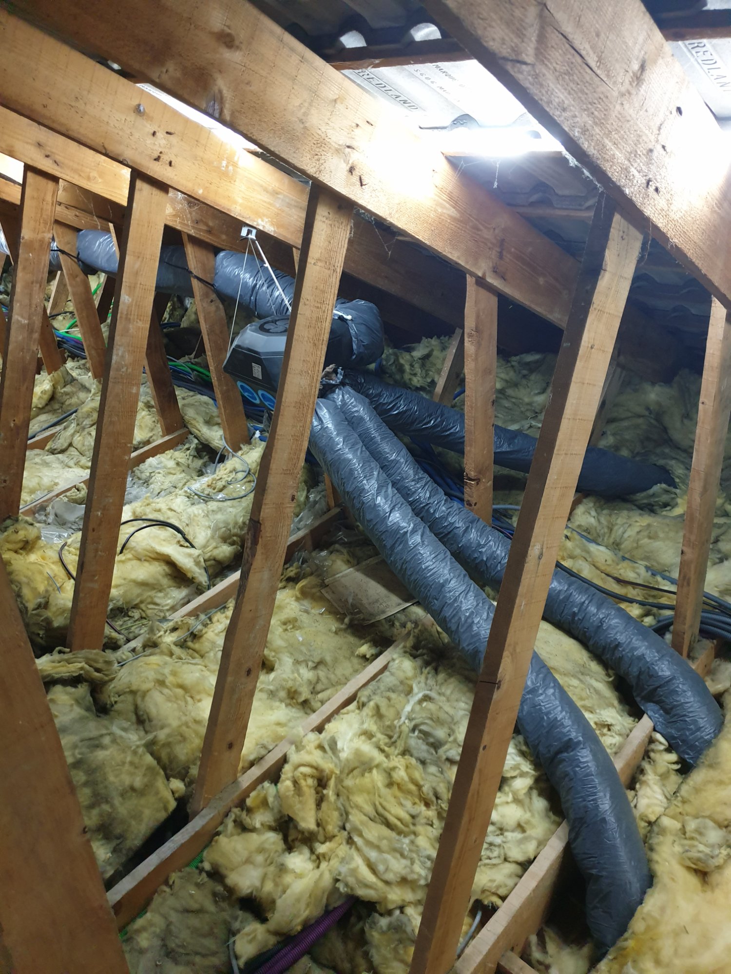 Installation groupe VMC dans les combles